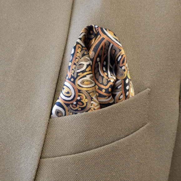 Taupe Le Suit, Double-Breasted Woman's Business Suit, Blazer, Skirt, Size 12 - Picture 3 of 11